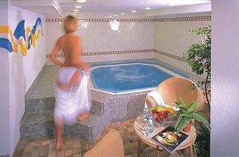 Hotel Monika Гашум Экстерьер фото